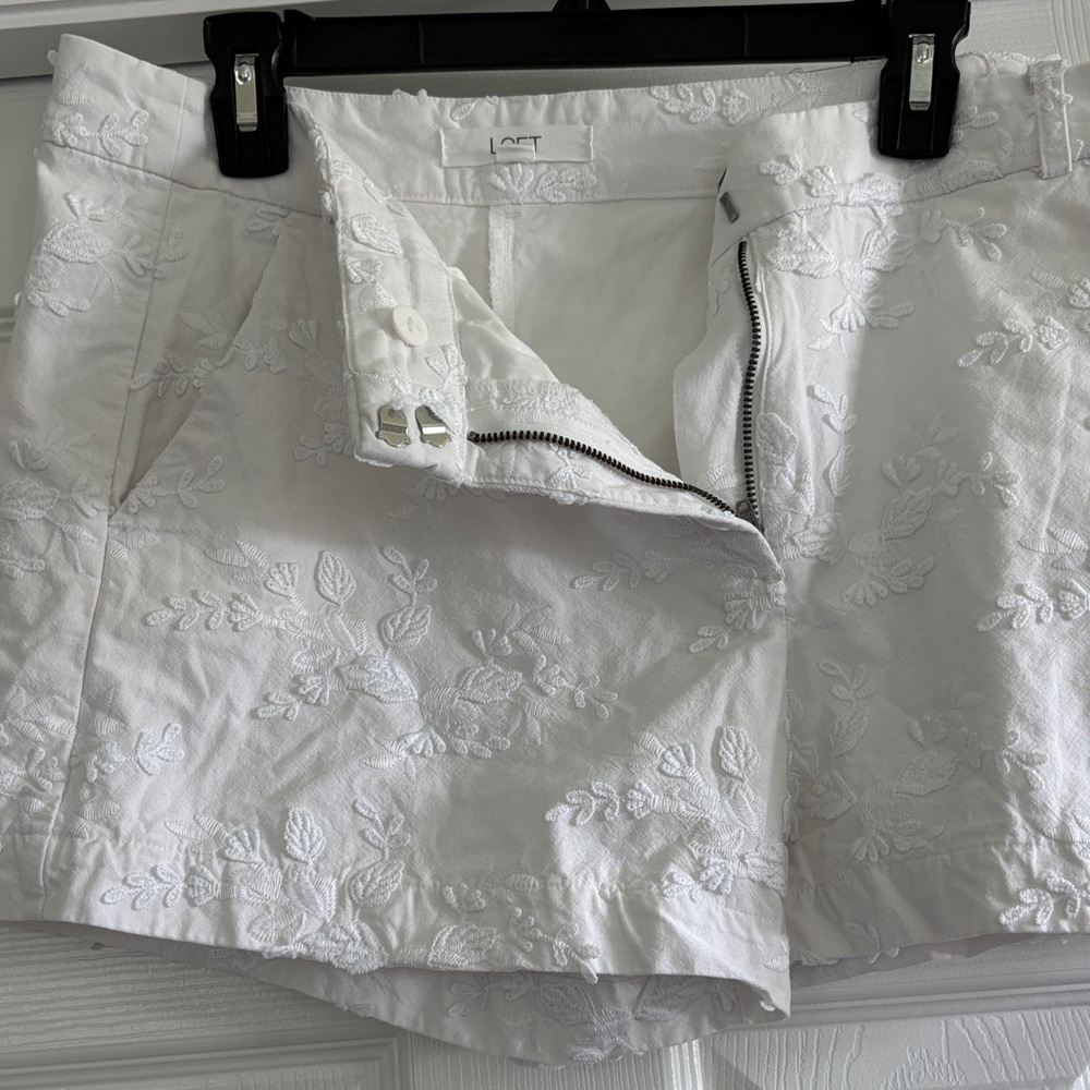 LOFT Ivory Floral Patterned Women's Shorts